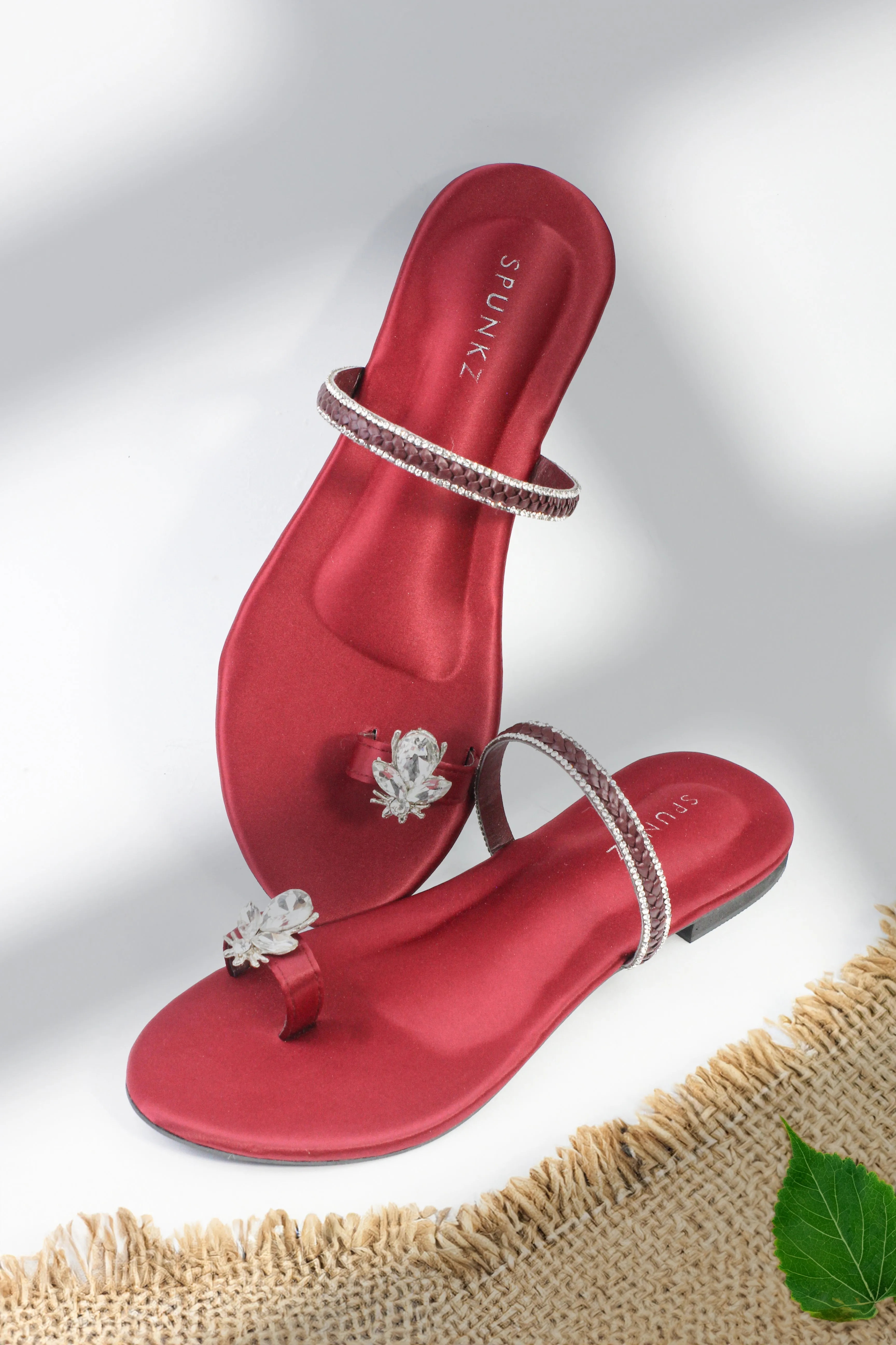 Maaya Toe Ring Diamond Bee Maroon Mash Scarlet Summer Flats